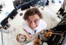 Как Лёва Би-2* зарабатывает в РФ с помощью второго имени, Life.ru 2-liferu