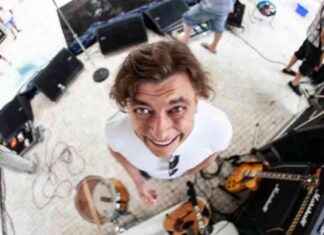 Как Лёва Би-2* зарабатывает в РФ с помощью второго имени, Life.ru 2-liferu