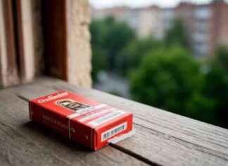 Как законно курить на балконе и у подъезда: рекомендации адвоката Жорина